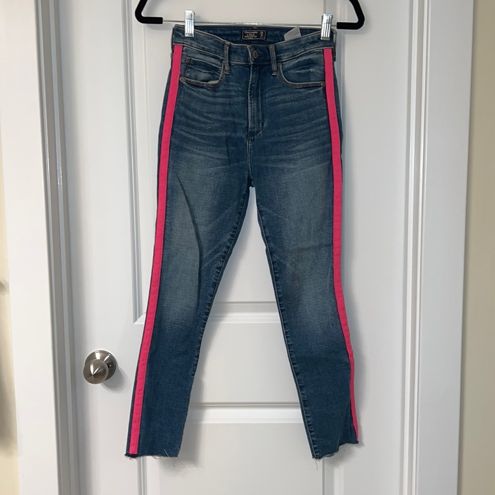 Abercrombie and Fitch Simone High Rise Ankle Jean with pink stripe size 25 0S
